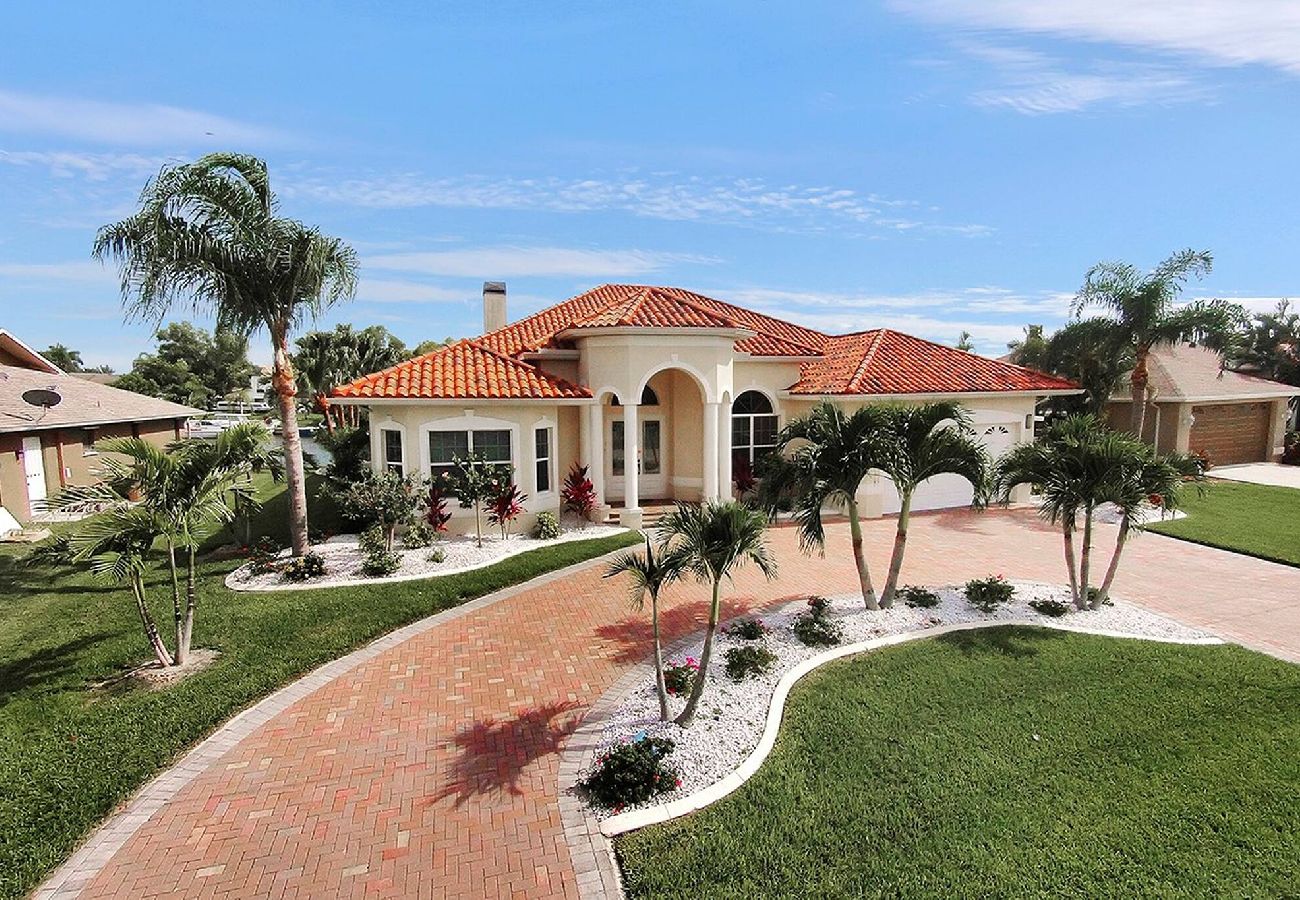 House in Cape Coral - Villa Blue Dolphins House in Cape Coral - Villa Blue Dolphins