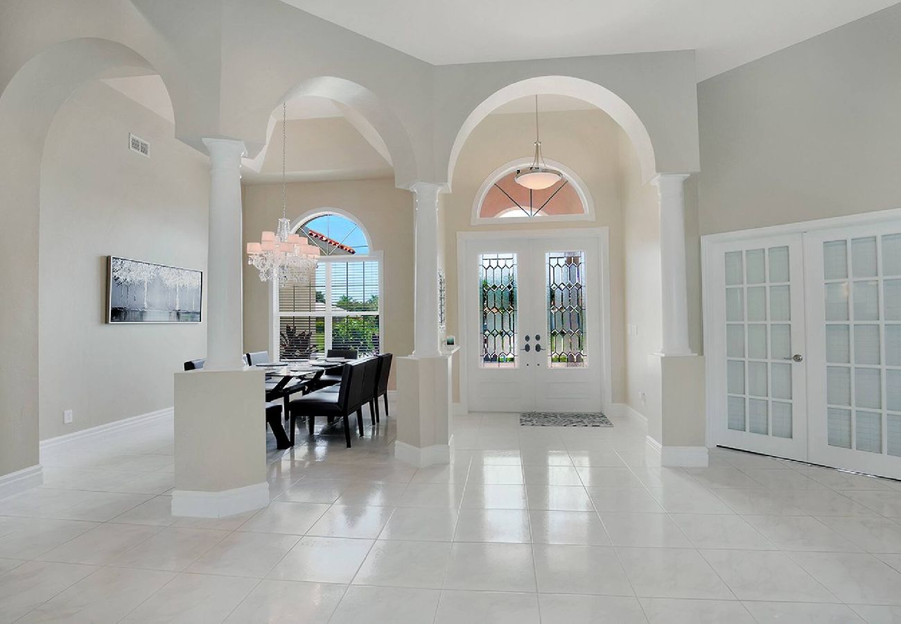 House in Cape Coral - Villa Blue Dolphins House in Cape Coral - Villa Blue Dolphins