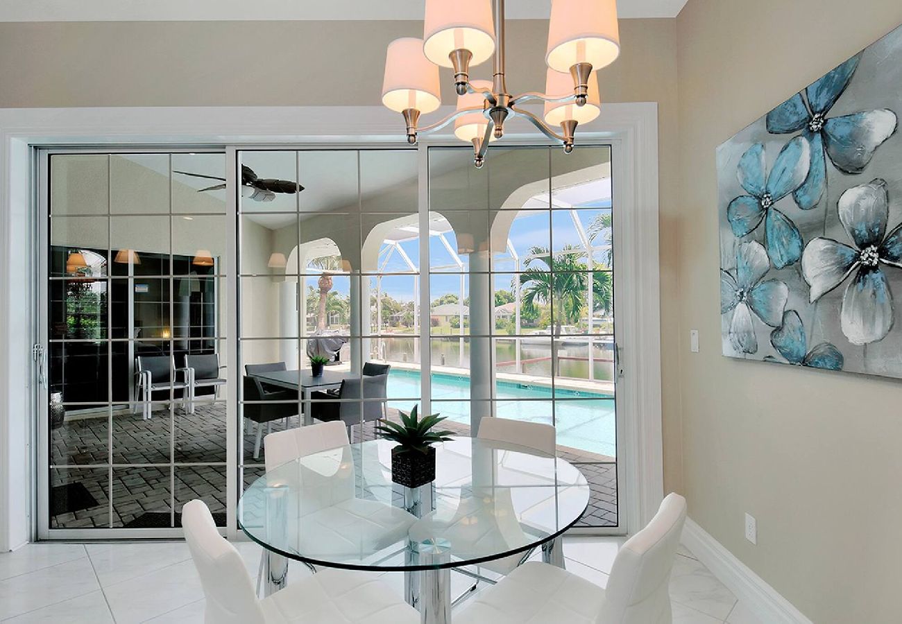 House in Cape Coral - Villa Blue Dolphins House in Cape Coral - Villa Blue Dolphins