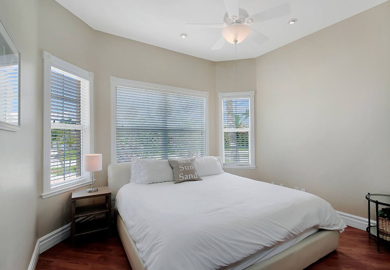 House in Cape Coral - Villa Blue Dolphins House in Cape Coral - Villa Blue Dolphins