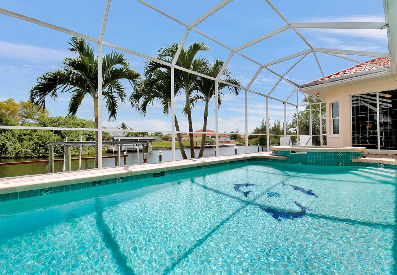House in Cape Coral - Villa Blue Dolphins House in Cape Coral - Villa Blue Dolphins