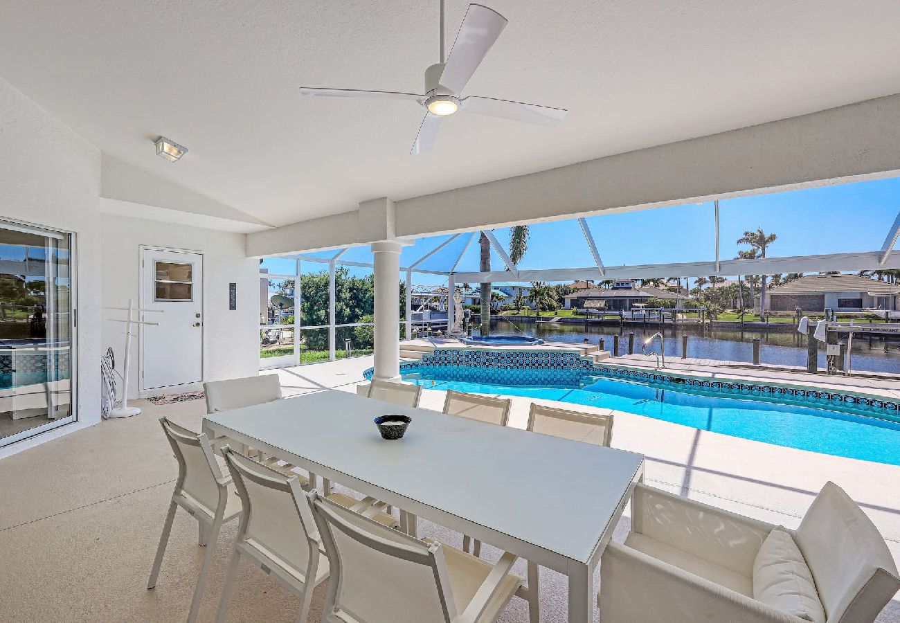 House in Cape Coral - Villa Sandsation